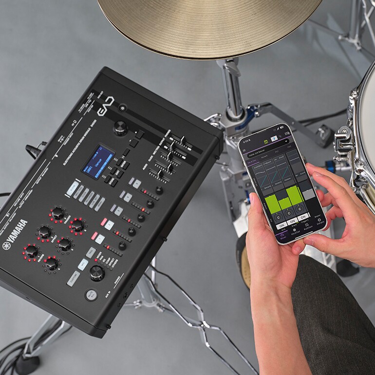 Szene, die den Betrieb des EAD50 mit seiner speziellen App zeigt