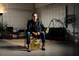 Chris Buck sitzt und hält seine Signature Revstar RS02CB-Gitarre in den Händen.